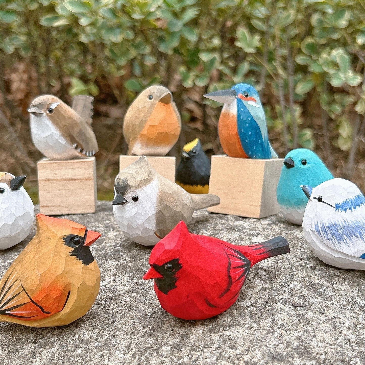 Hand-Carved Painted Wooden Birds Figurine,Personalized Rustic Wood Bird Ornament,Nature-Inspired Decor,Gift for Bird Lovers