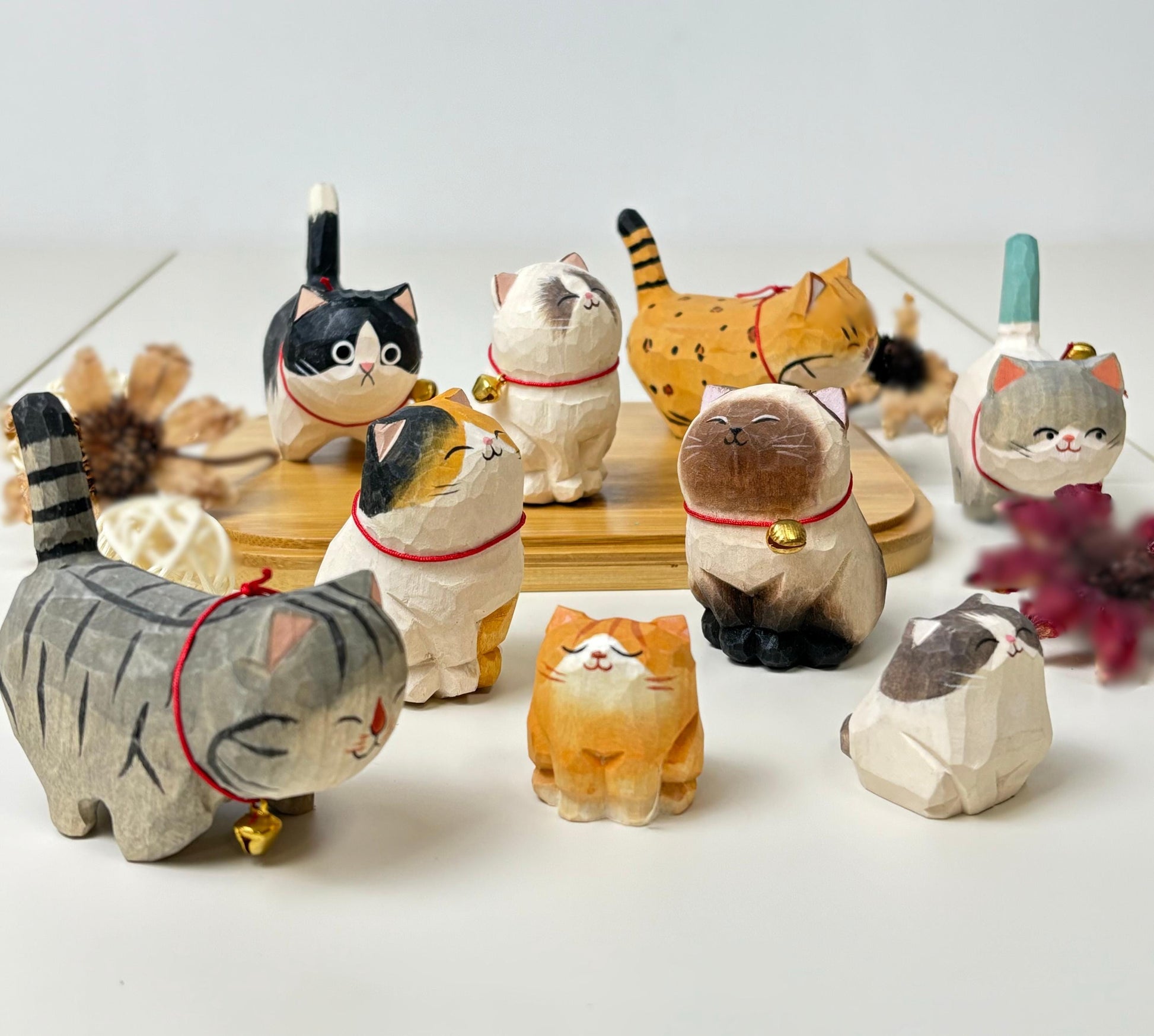 Hand-Carved Wood Cat Sculpture with Engraved Name - Gift for Cat Lovers,Christmas Gifts,Personalized Pet Memorial Home Decor