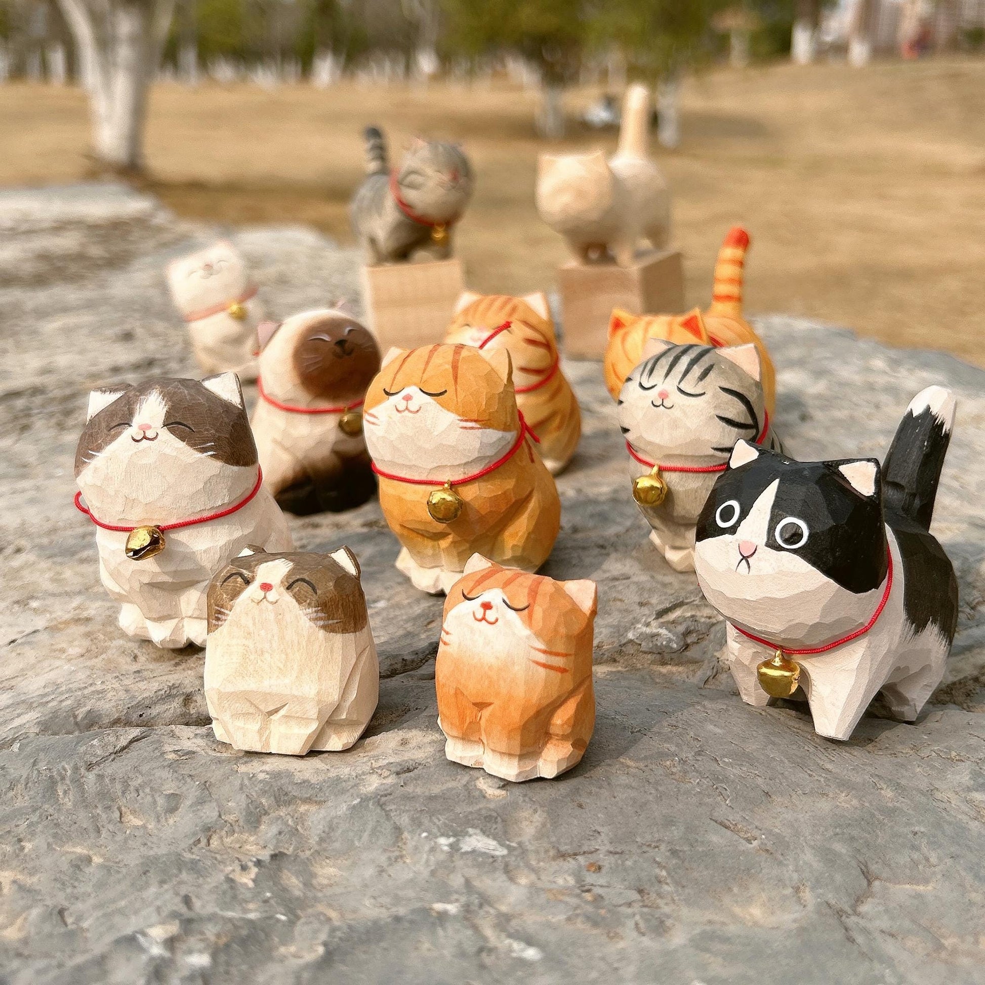 Wooden Cat FigurineâCat statue with pet name engraved,Birthdays and HolidaysâUnique Home Decor for Cat Lovers