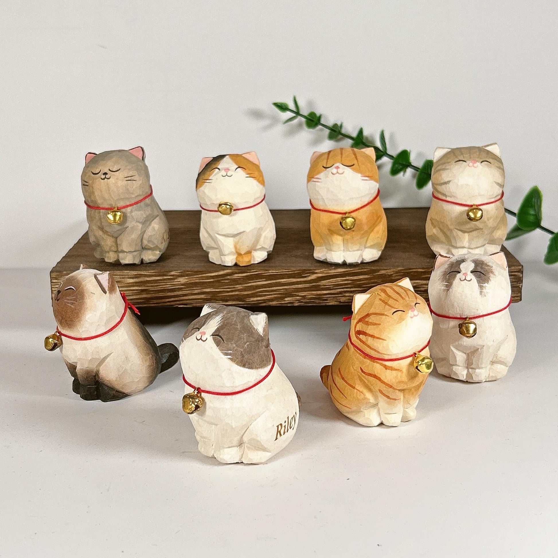 Hand-Carved Wood Cat Sculpture with Engraved Name - Gift for Cat Lovers,Christmas Gifts,Personalized Pet Memorial Home Decor