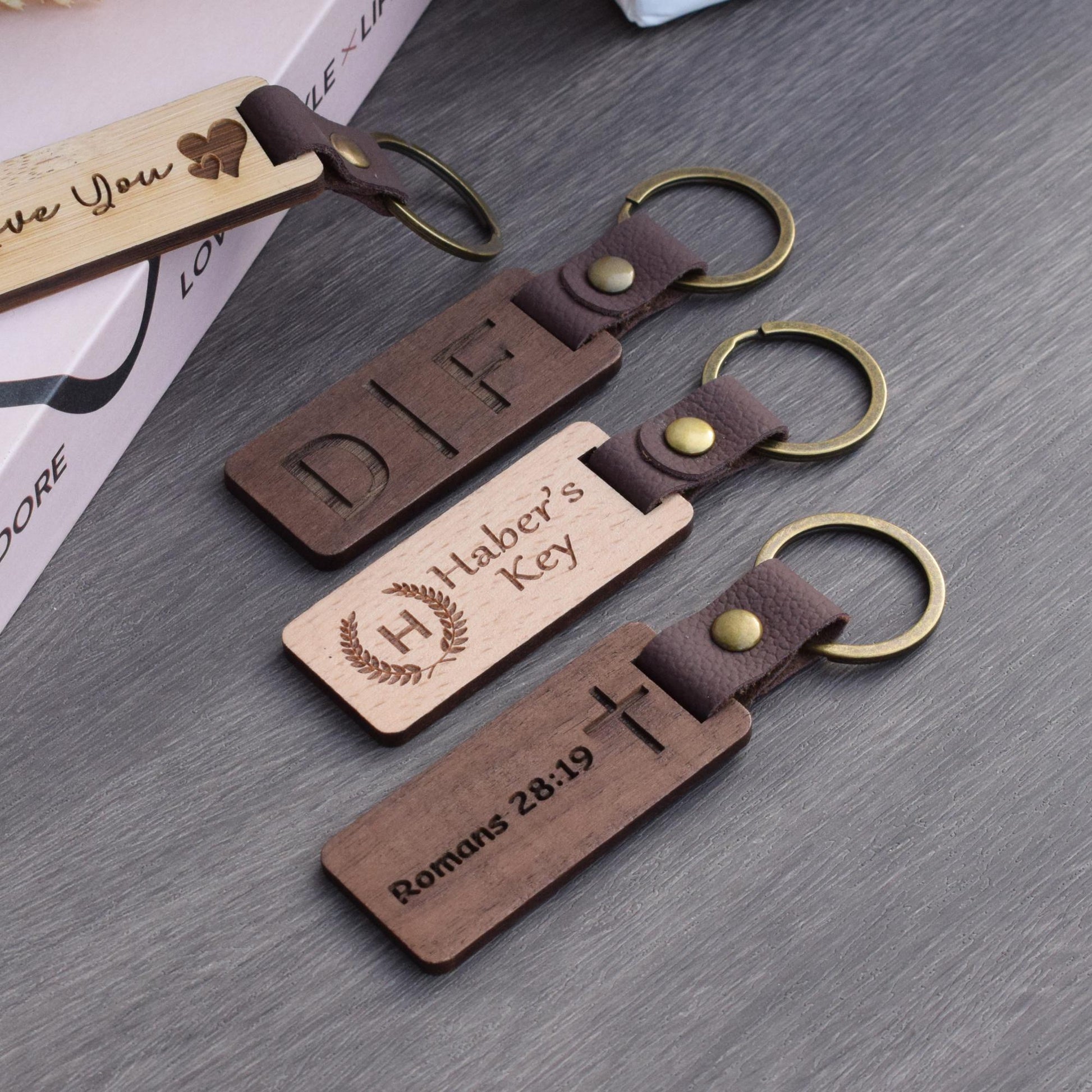Engraved Wood Key Chain,Engraved Wood Key Chain,Custom name,Birthday or Anniversary Gift for Her or Him, Gift for Mom Dad