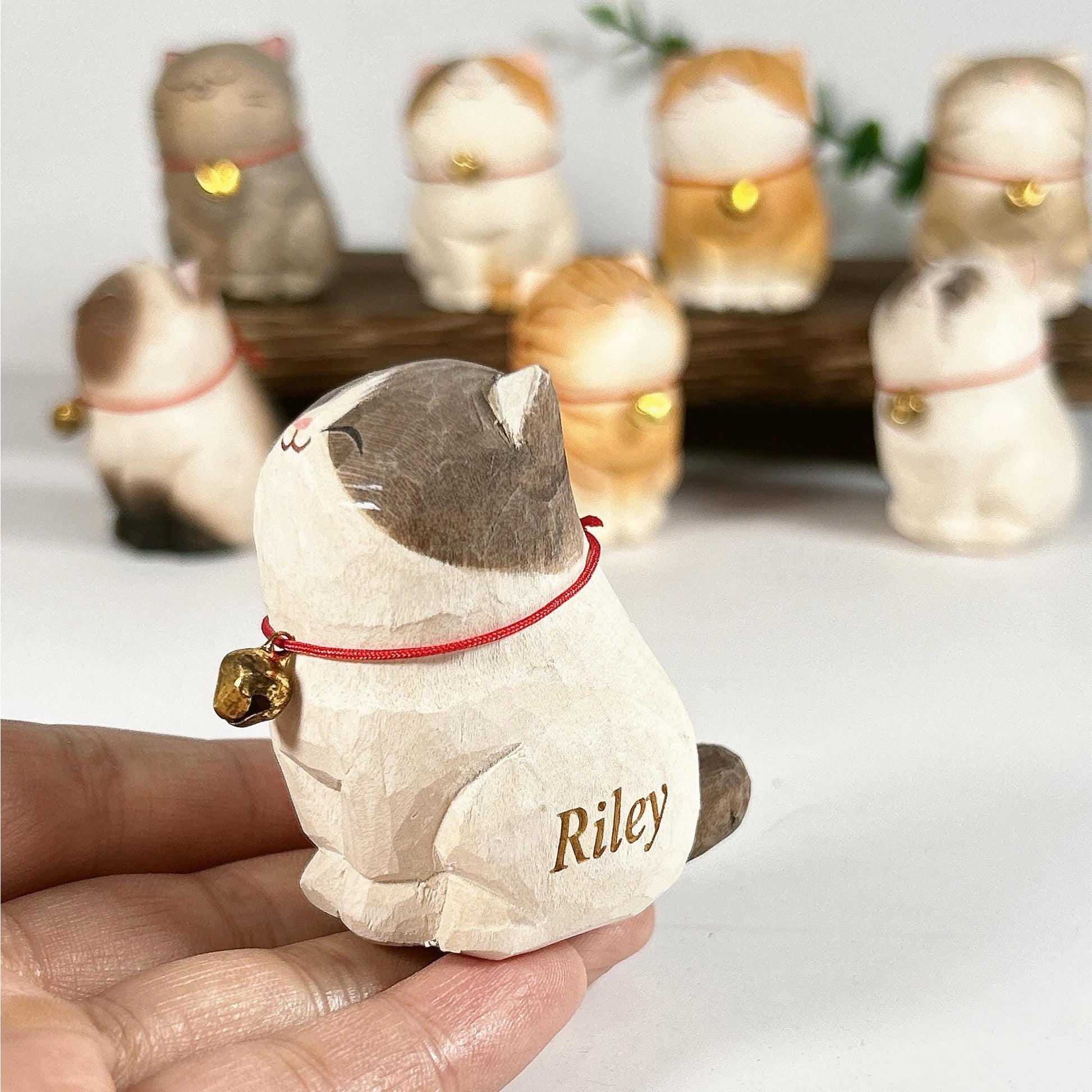 Hand-Carved Wood Cat Sculpture with Engraved Name - Gift for Cat Lovers,Christmas Gifts,Personalized Pet Memorial Home Decor