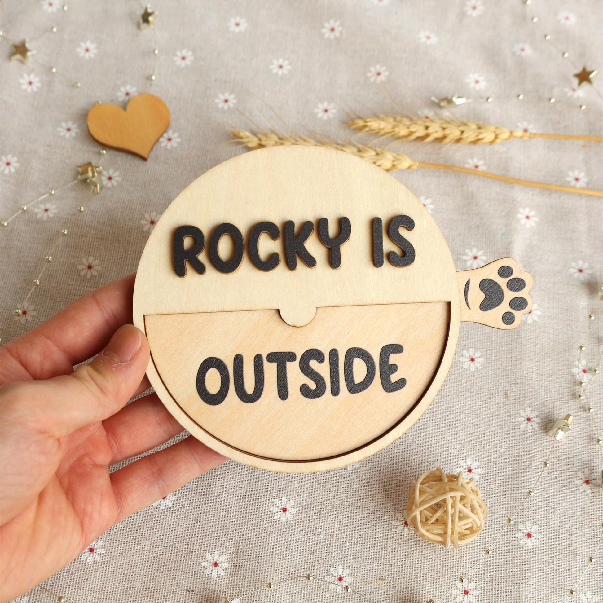 Custom Cat Name - Personalized Inside/Outside Door Magnet - Wood Pet Reminders Sign - Cat Lover Gift - Engraved Pet Accessories